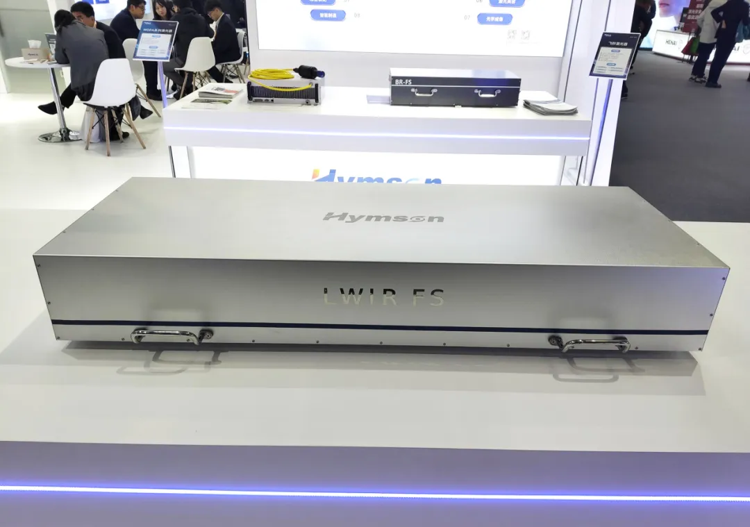 j9九游会的重磅展品——高功率中红外飞秒激光器